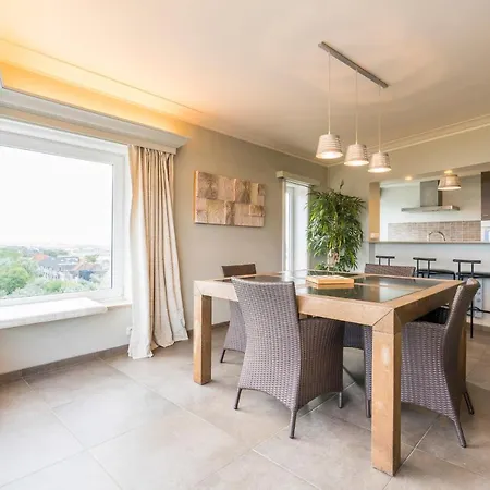 Bright - 3min From Coast & Free Parking דירה