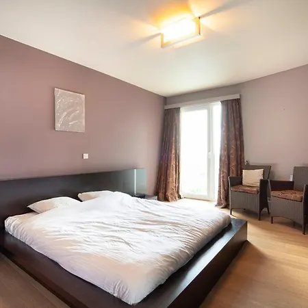 Bright - 3min From Coast & Free Parking *